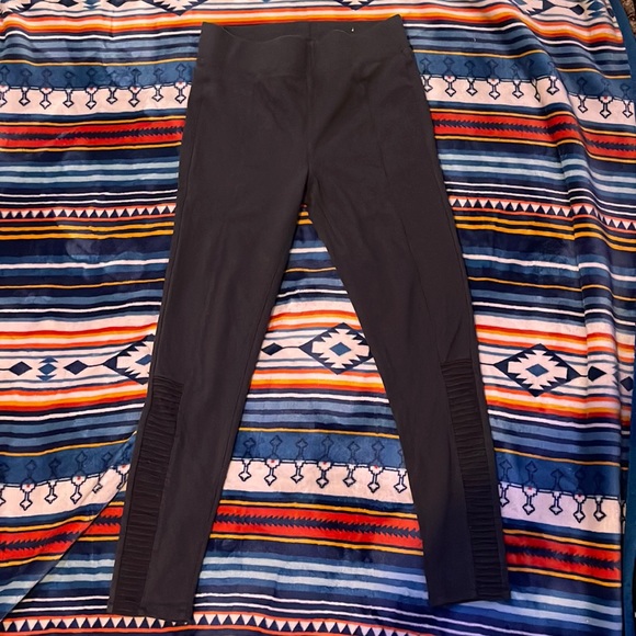 American Eagle leggings Size M great fit just don’t wear them? - Picture 1 of 3